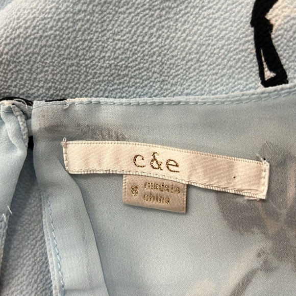 Floral Print Light Blue Women's Top - Picture 7 of 8